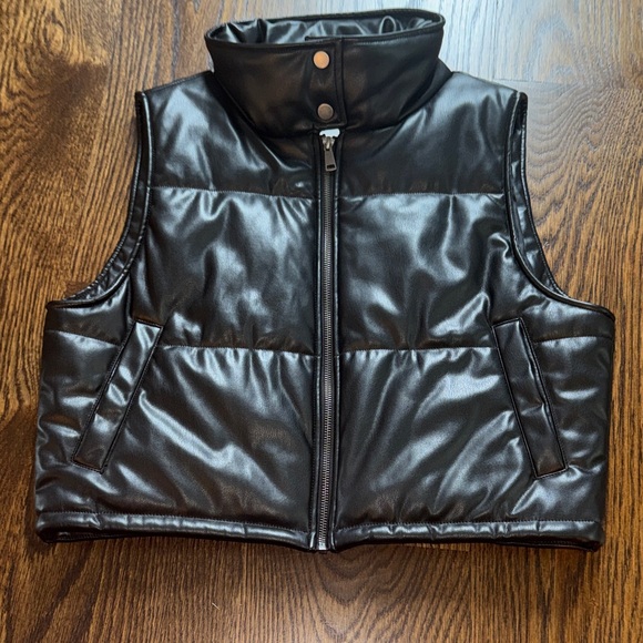 Black Puffer Vest - Picture 4 of 4